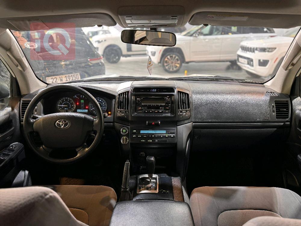 تۆیۆتا لاند کروزەر